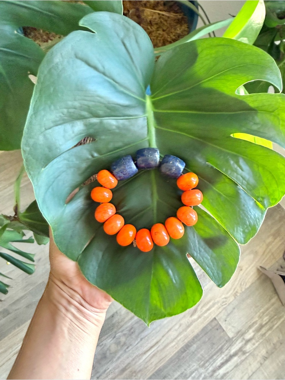 Lapis Lazuli & Howlite bracelet (one) - Picture 3 of 4